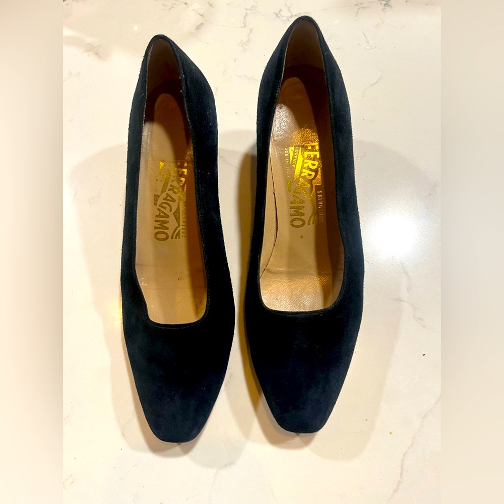 Vintage Salvatore Ferragamo blue suede pumps Size 7